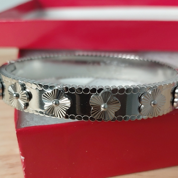 lucano Geovanni Accessories - Stainless Steel Floral Women's Bracelet
